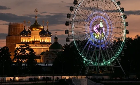 BestonRides установила 50-метровое колесо обозрения в Твери (Россия)